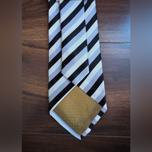 🍁SALE🍁 ZILLIONI Collezioni 100% Silk Tri-color Stripes Handmade Repp Tie - Picture 4 of 9